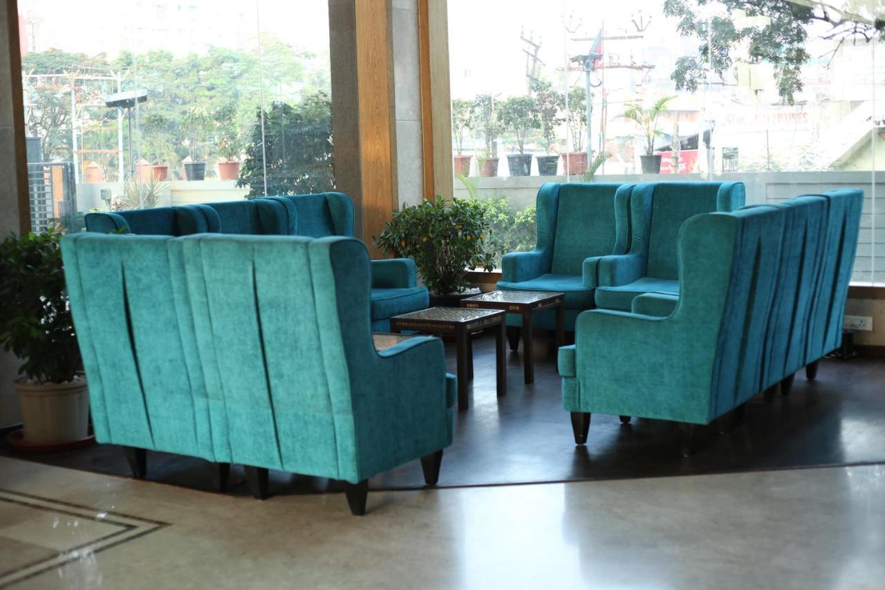 V 7 Hotel Chennai Bagian luar foto