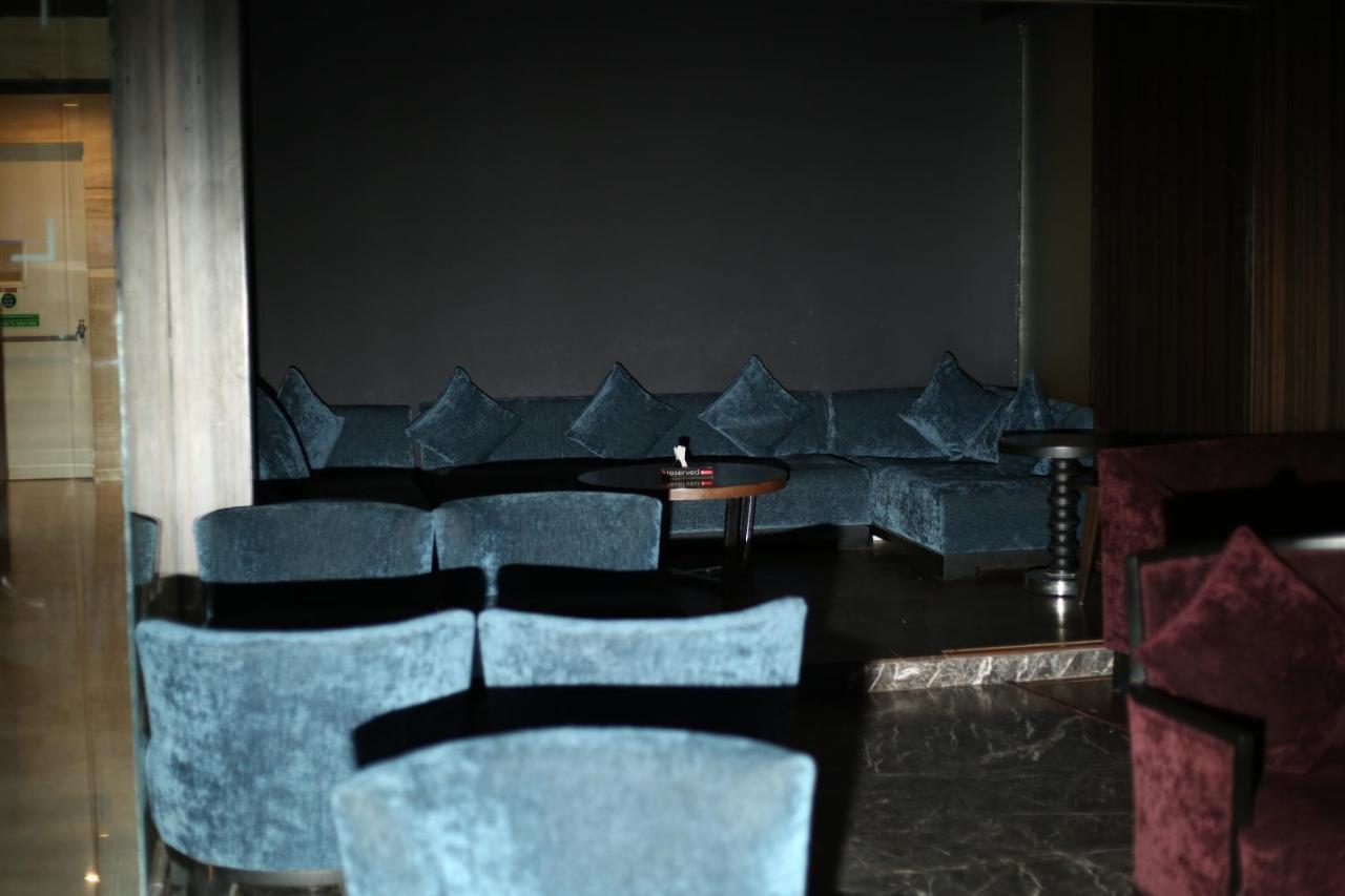 V 7 Hotel Chennai Bagian luar foto